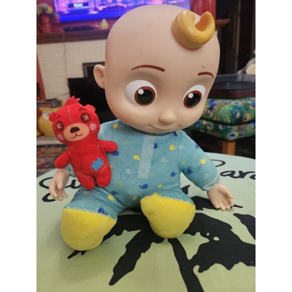 JJ Cocomelon Doll Bedtime Musical/Talking Plush Toy with Red Teddy Bear 2020 - Picture 2 of 9